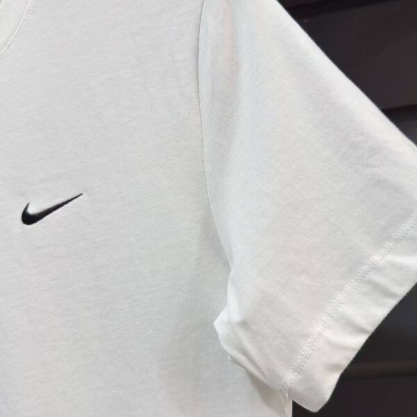 ⁦חולצות נייק | Nike⁩ – תמונה ⁦4⁩