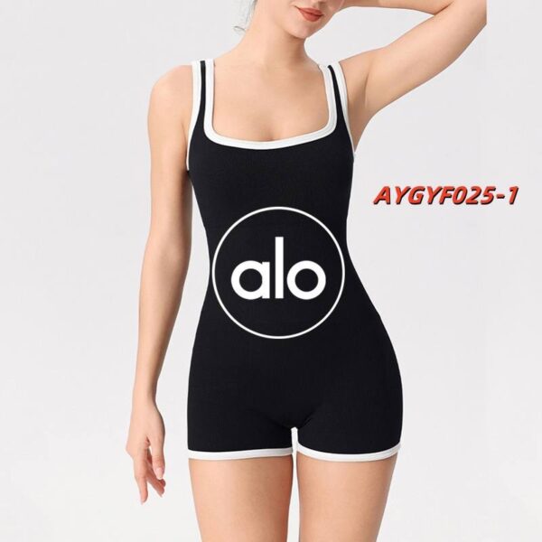 ⁦חליפת ספורט אלו יוגה | Alo Yoga⁩ – תמונה ⁦2⁩