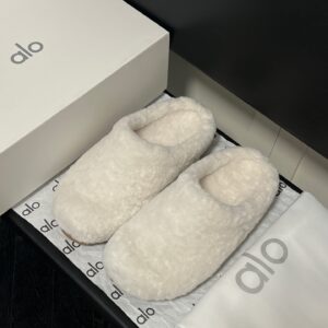 כפכפי האג | UGG