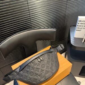 תיק פאוץ׳ לואי ויטון | LV