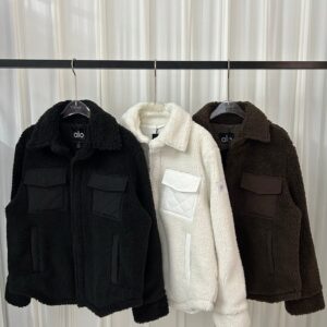 מעיל אלו יוגה | Alo Yoga