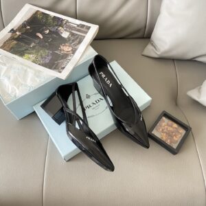 עקב פראדה | Prada