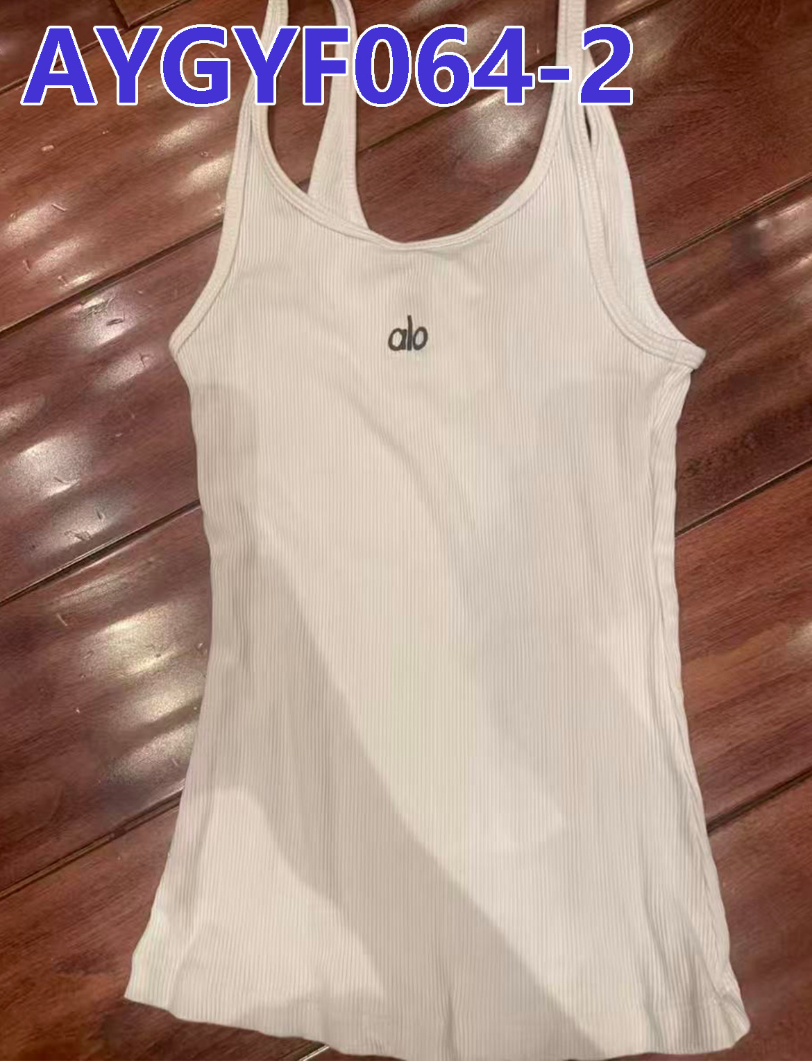 גופיות אלו יוגה | Alo Yoga – תמונה 3