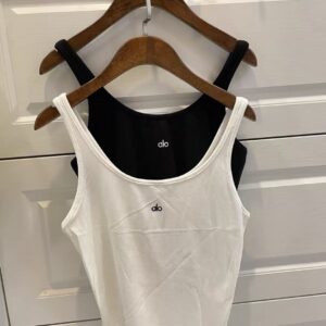 גופיות אלו יוגה | Alo Yoga