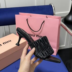 עקב מיו מיו | Miu Miu